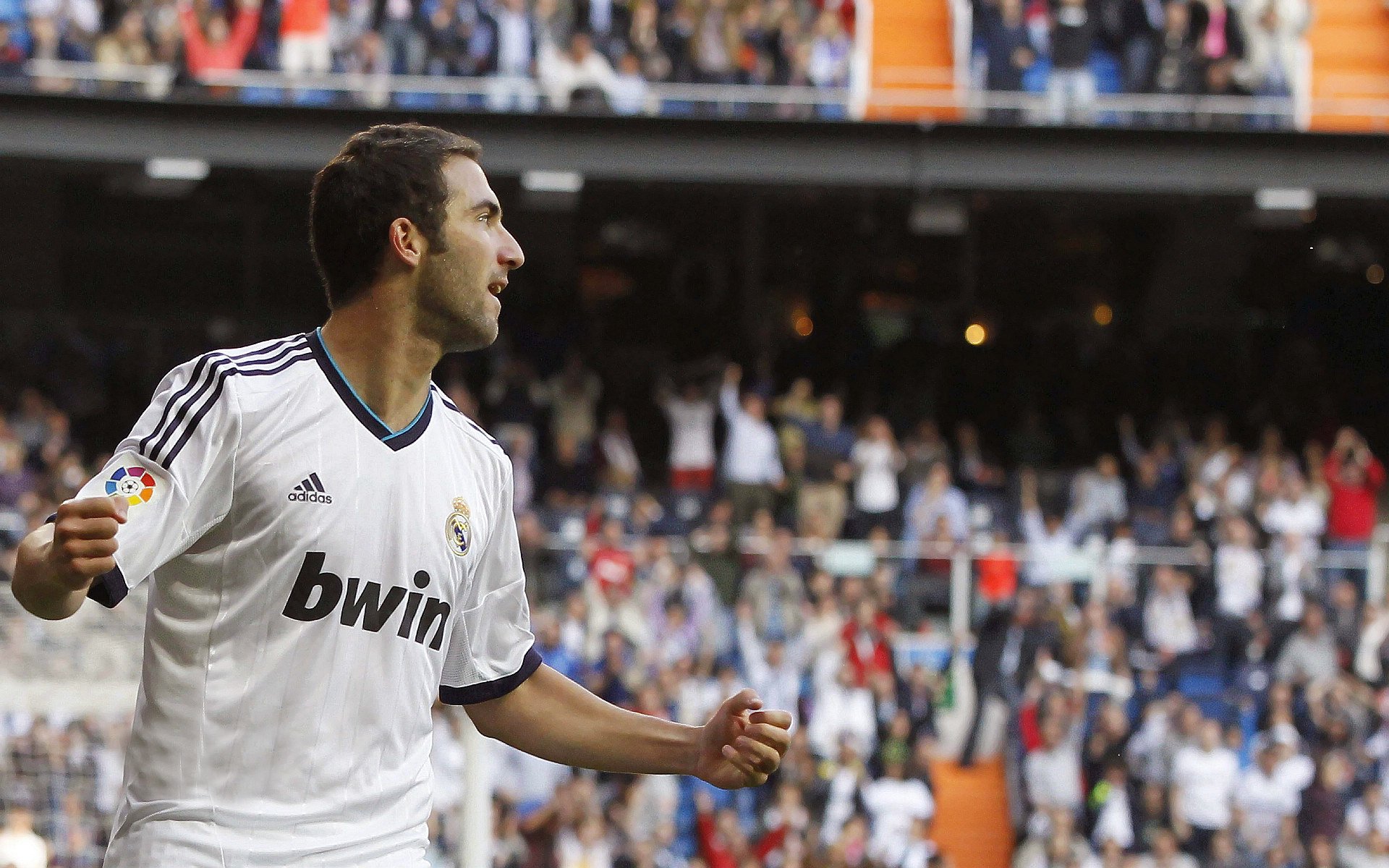 世界VR开发者大会“代码跑步机挑战” 参赛者边跑边编写简单脚本